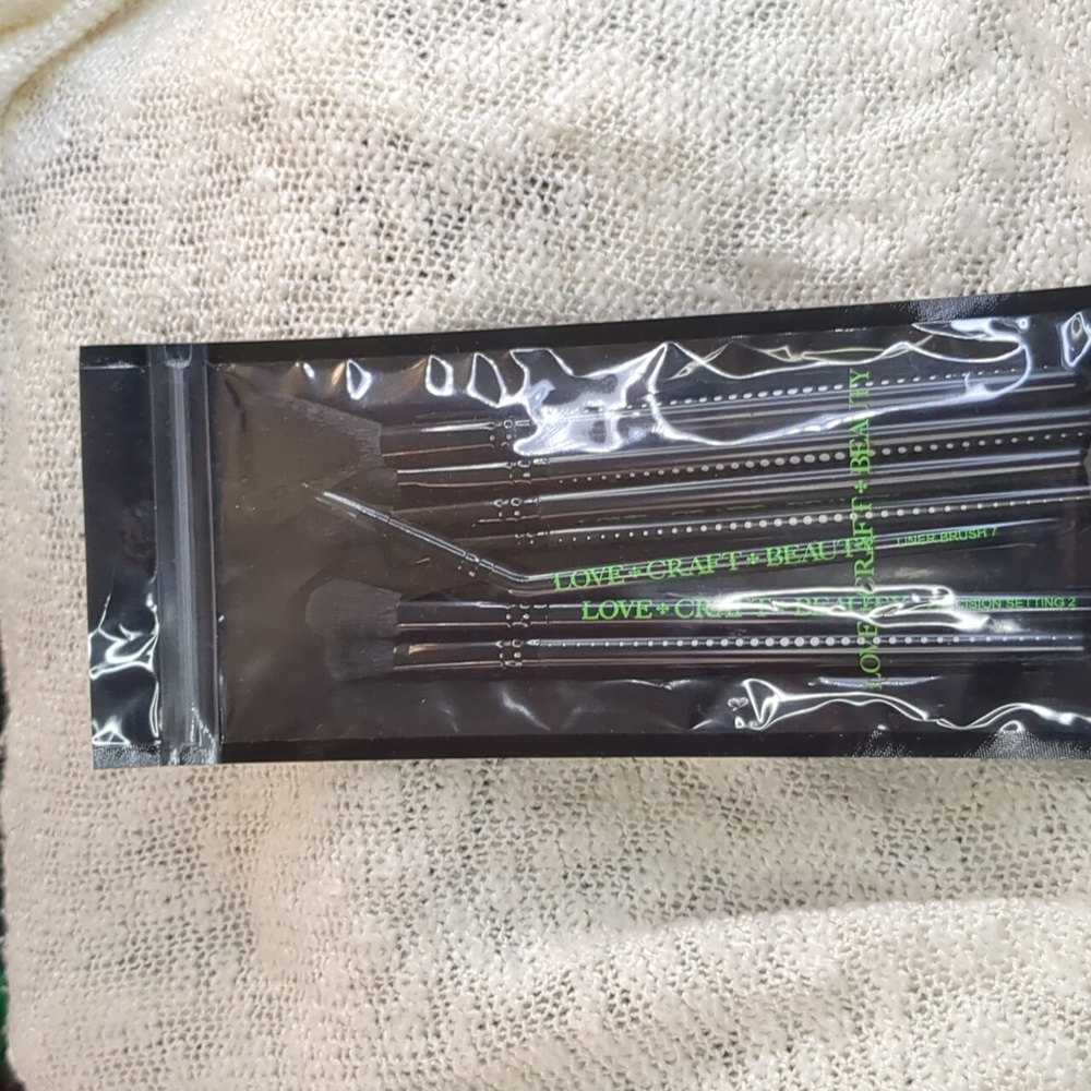 Love+Craft+Beauty 7 Piece Brush Set, 7 Brushes in sealed plastic pouch